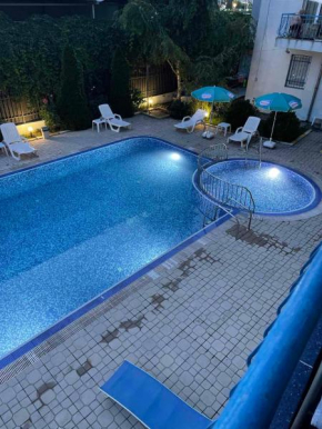 VIOLET GARDEN 2 Veranda Apartment